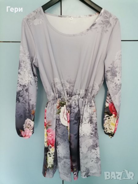 Красива лилава рокля на цветя, снимка 1