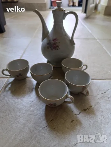 Малък порцеланов позлатен сервиз, снимка 2 - Сервизи - 50141586