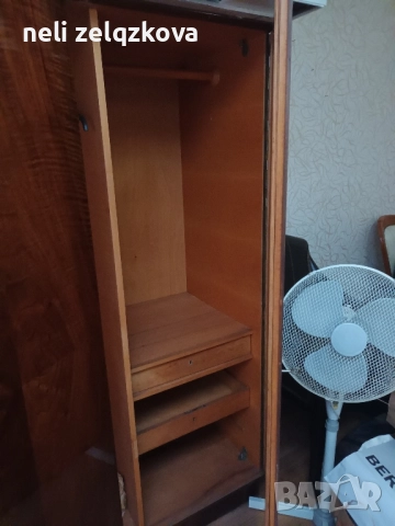 Гардероба е триклирен и старинен на 80год., снимка 4 - Гардероби - 51698943