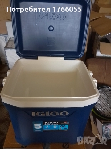 IGLOO Хладилна кутия MaxCold Latitude 62 Qt Roller Cooler, снимка 8 - Хладилни чанти - 52869765