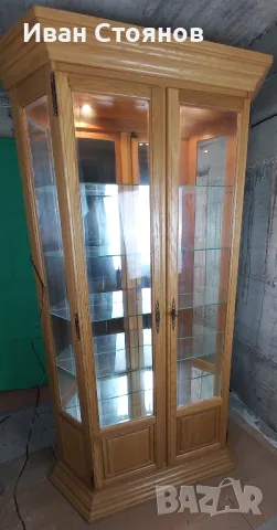 Дъбова витрина с огледало и осветление., снимка 2 - Секции и витрини - 49379209