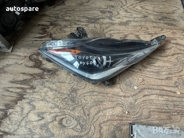 Оригинален ляв фар за Toyota Aygo/ Тойота Айго. 14-18г. , снимка 2 - Части - 53246386