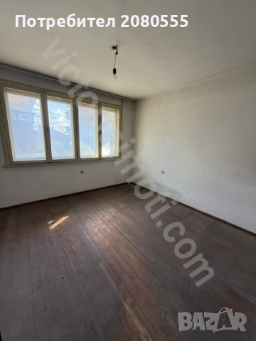 Просторен етаж с гараж, склад, сутерен и таван!