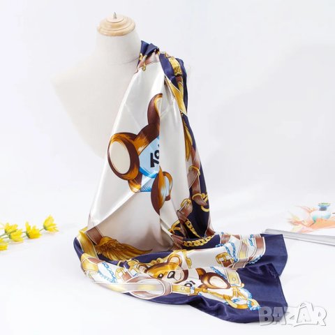 дамски копринен шал Moschino, снимка 4 - Шалове - 43800511