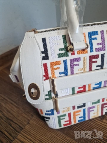 Страхотна дамска чанта FENDI, снимка 2 - Чанти - 51360984