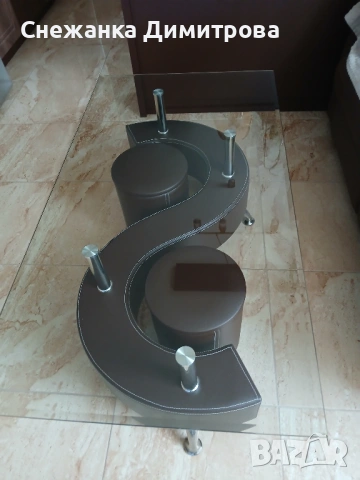 Холна маса със здрав стъклен плот