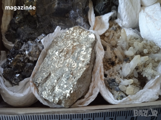 Sale, Кутия с минерали от България,естествени кристали и камъни, за колекционери геолози любители, , снимка 2 - Колекции - 51854569