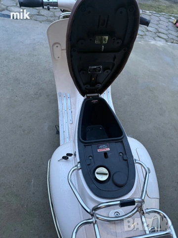 Скутер Vespa, снимка 11 - Мотоциклети и мототехника - 53242173