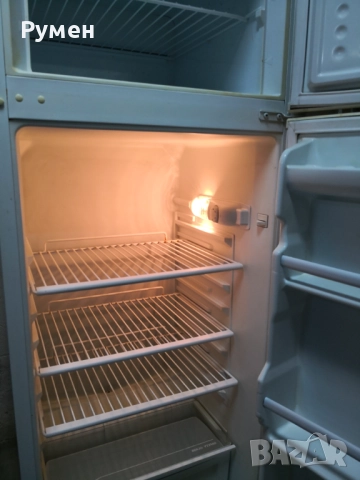 Хладилник Crown с Горна камера, снимка 2 - Хладилници - 51457463