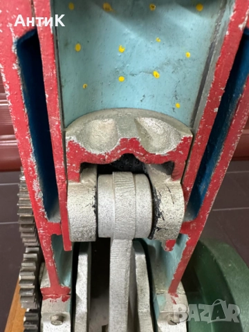 Соц Учебен Модел на Двигател с Вътрешно Горене Разрез, снимка 12 - Антикварни и старинни предмети - 51945082