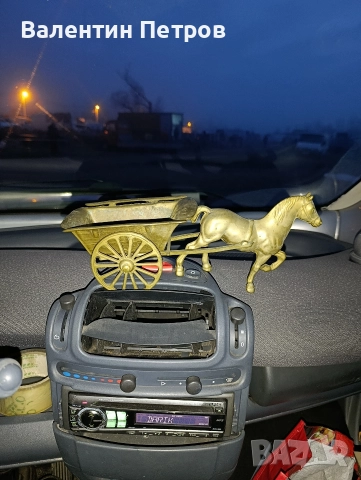 английски бронзов кон с каруца