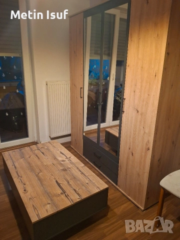 Продавам комплект шкафче,маса и гардероб ., снимка 2 - Гардероби - 53062537