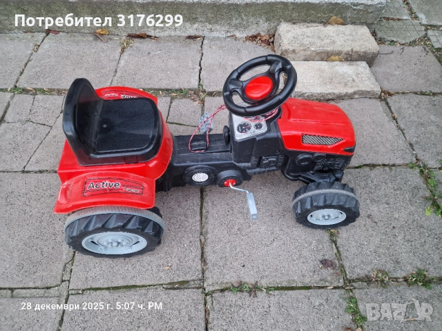 Детски трактор за каране с педали