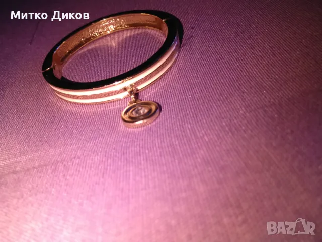 Женска гривна позлатена емайлирана тип Сваровски с висулка нова, снимка 2 - Гривни - 49923509