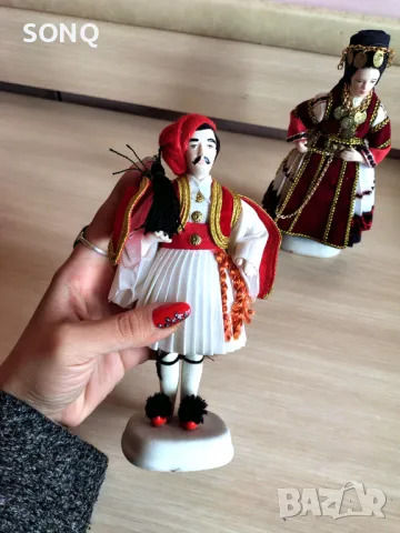 Колекционерски Порцеланови Фигури Национални Носии, снимка 9 - Колекции - 48600076
