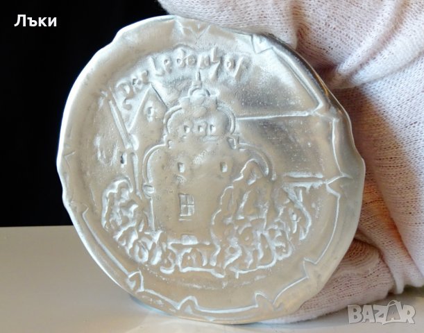 Калаена чиния,релефно изображение на Каменоделска работилница. 