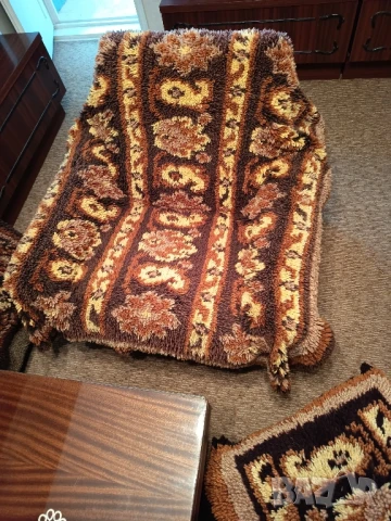 Китеници за холна гарнитура Трявна , снимка 2 - Покривки за легло - 50744976