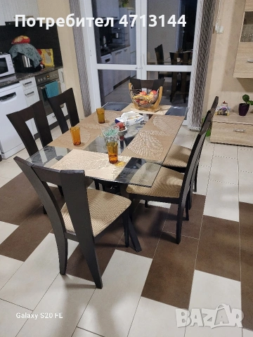 Стъклена трапезна маса, снимка 2 - Маси - 53213850