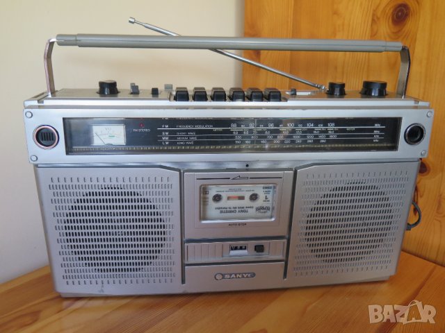 Vintage Sanyo M9922LU Stereo Boombox 80’s , снимка 2 - Радиокасетофони, транзистори - 38512880