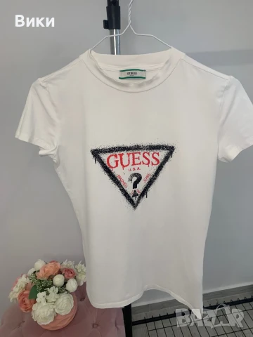 Тениска Guess, размер М, подходяща и за S