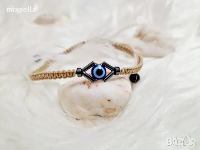 Гривна с естествени камъни и синьо око (окото на Назар)