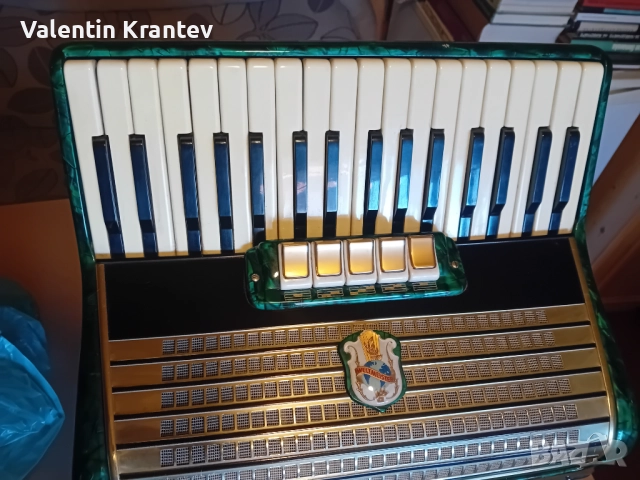 Акордеон Weltmeister 60, снимка 1