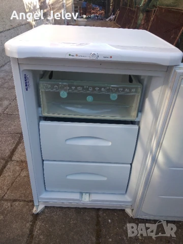 малък фризер индезит, снимка 3 - Фризери - 51017383