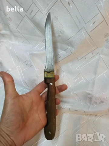 Стар нож орнаменти по острието ,дръжка дърво и месингови елементи, снимка 2 - Антикварни и старинни предмети - 51071101