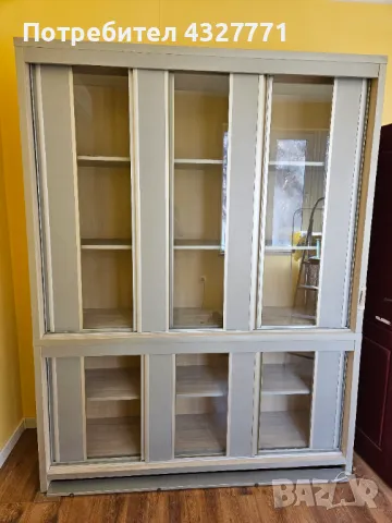 Библиотека с плъзгащи врати с размери 227 см височина / 173 см дължина / 45 см широчина