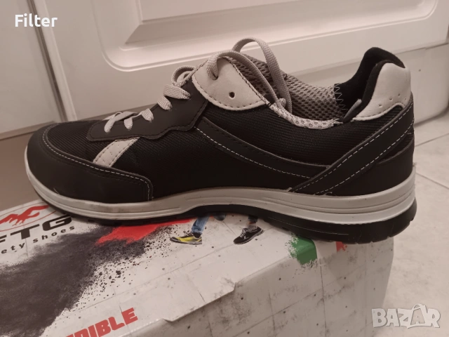 Чисто нови италиански работни обувки с метални бомбета, 43 номер. 