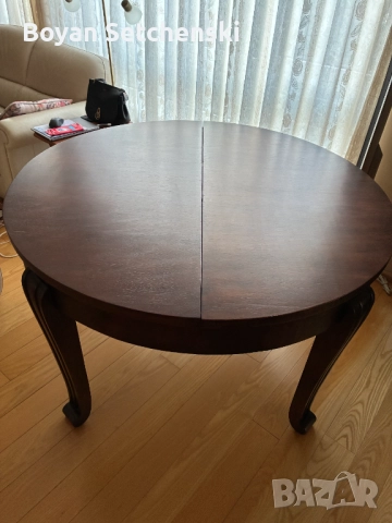 Продавам кръгла холна разтегателна маса , масивно дърво , отлично състояние, снимка 1