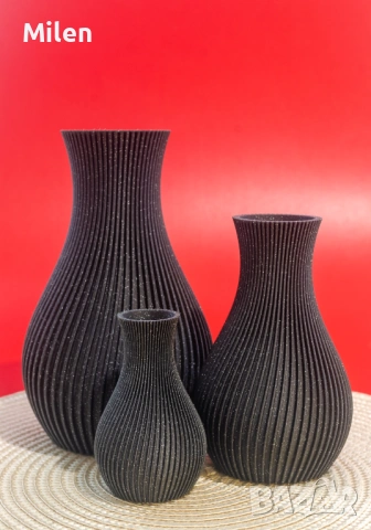 Комплект модерни 3D принтирани вази – елегантен черен дизайн