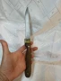 Стар нож орнаменти по острието ,дръжка дърво и месингови елементи, снимка 2