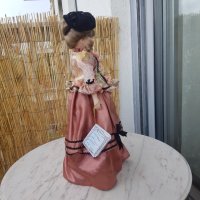 Порцеланова кукла със стойка , снимка 5 - Кукли - 43422215