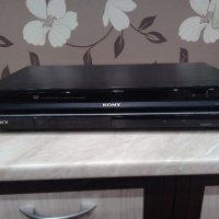 DVD player sony , снимка 1 - Плейъри, домашно кино, прожектори - 43062069