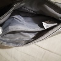 Нова малка сиво сребърна чанта Багета за ръка рамо, снимка 3 - Чанти - 43441905