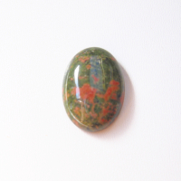 Естествен полускъпоценен камън кабошон- унакит, снимка 1 - Колиета, медальони, синджири - 36551196
