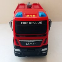 Пожарна Simba Dickie Toys MAN Fire Engine , снимка 6 - Колекции - 43569515