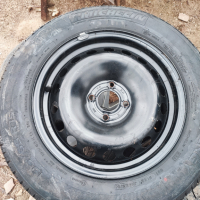 Резервна гума , снимка 1 - Гуми и джанти - 44865533