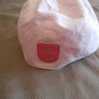 Детска шапка в розово Escada, снимка 3 - Шапки, шалове и ръкавици - 26841423