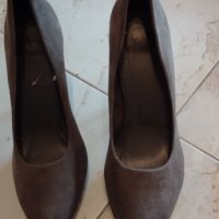 Обувки н ток сиви, снимка 1 - Дамски обувки на ток - 43291016