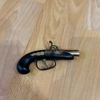 Стара реплика на кремъчен пистолет – бензинова запалка, снимка 1 - Антикварни и старинни предмети - 40483293