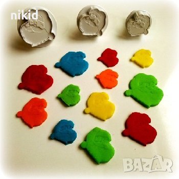 3 бр мини Дядо Коледа пластмасови резци форми бутало резец форма пластмасови с релеф за фондан, снимка 1