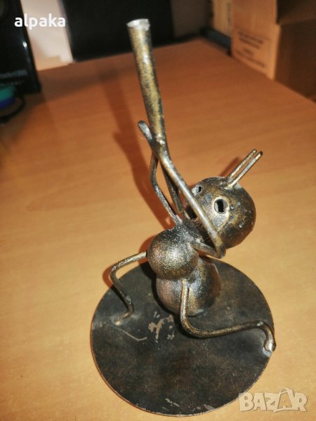 Продавам бронзова фигурка - Мравката свири , снимка 1