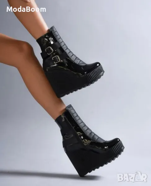 Боти на платформа - Лак, снимка 1