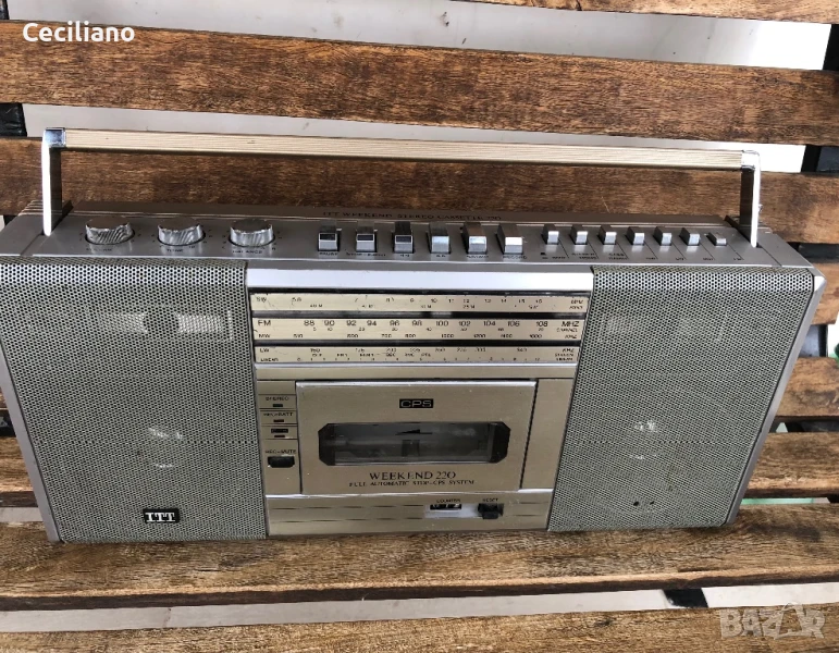Радиокасетофон ITT WEEKEND 220-Germany Работи само радио!, снимка 1