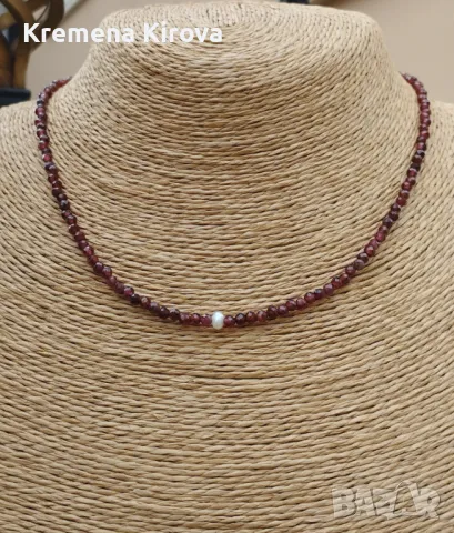 Дамски чокър с естествени перла и естествени камъни гранат. Цвят бургунд. Бижута Луди гъби., снимка 2 - Колиета, медальони, синджири - 49914587