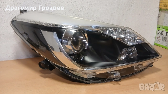 Десен фар за Toyota Yaris III Hybrid / Тойота Ярис Хибрид (2012-2015), снимка 3 - Части - 53607714