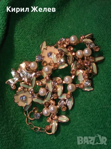 НЕЖНО ЗЛАТИСТО ФЛОРАЛНО ЕМАЙЛИРАНО КОЛИЕ с КРИСТАЛИ и ПЕРЛИЧКИ 47395, снимка 11 - Колиета, медальони, синджири - 47111530