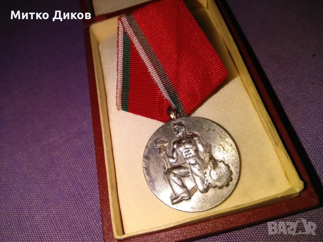 Народен орден на труда сребърен с кутия, снимка 13 - Антикварни и старинни предмети - 35569107